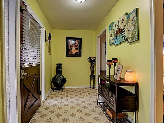 3rd image of 2012 Kingsway Dr