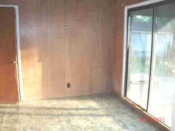 3rd image of 842 N 80th Pl