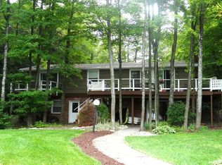 645 Peninsula Dr, Central City, PA 15926