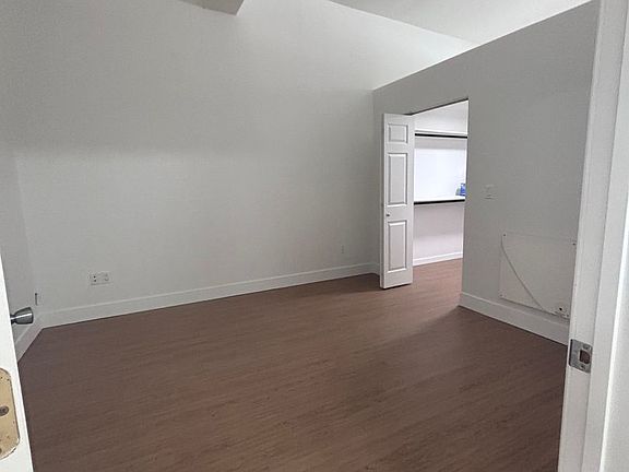 4th image of 117 W Central Ave #206