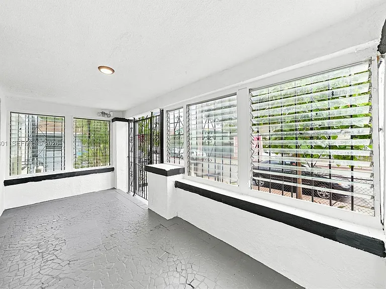 110 NW 9th Ave #1 — Photo 3