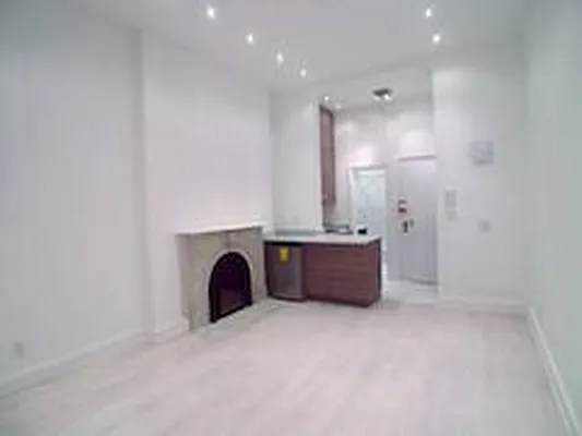 Rented by Aryeh Realty | media 2