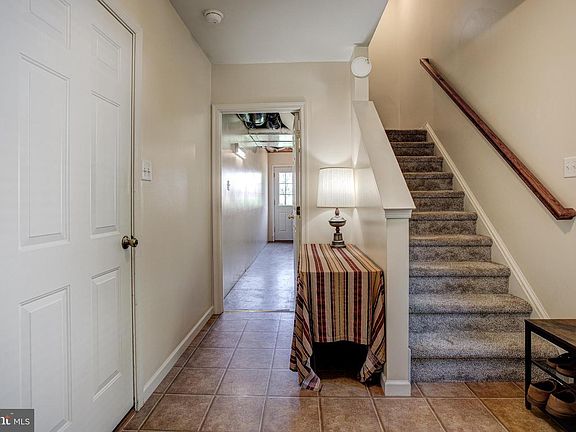 5th image of 137 Dorchester Ln