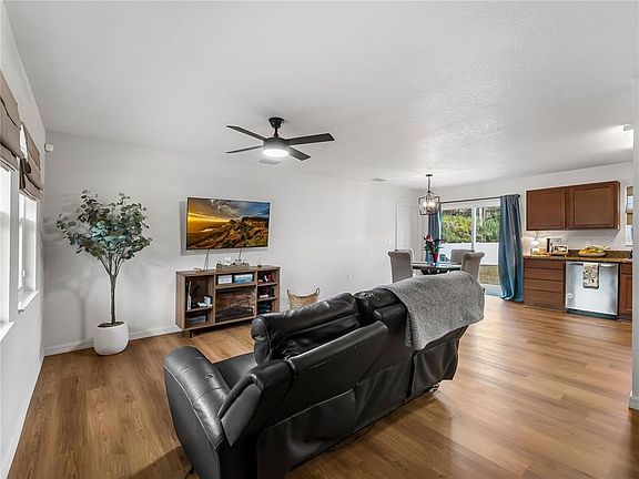 5th image of 89 Santa Fe St