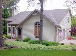 W336S9649 Red Brae Dr, Mukwonago, WI 53149