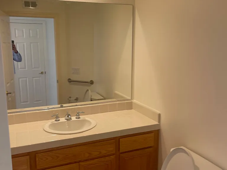 1/2 Bathroom