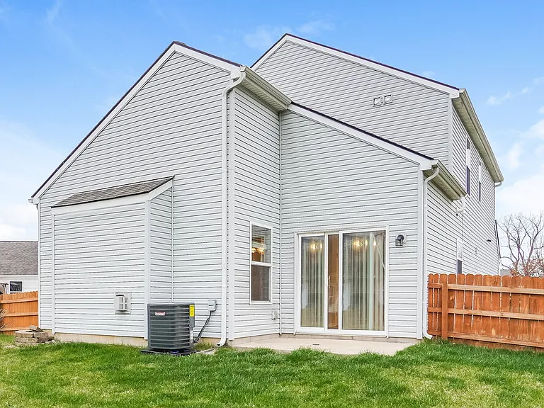 1272 Poplar Creek Ct — Photo 17