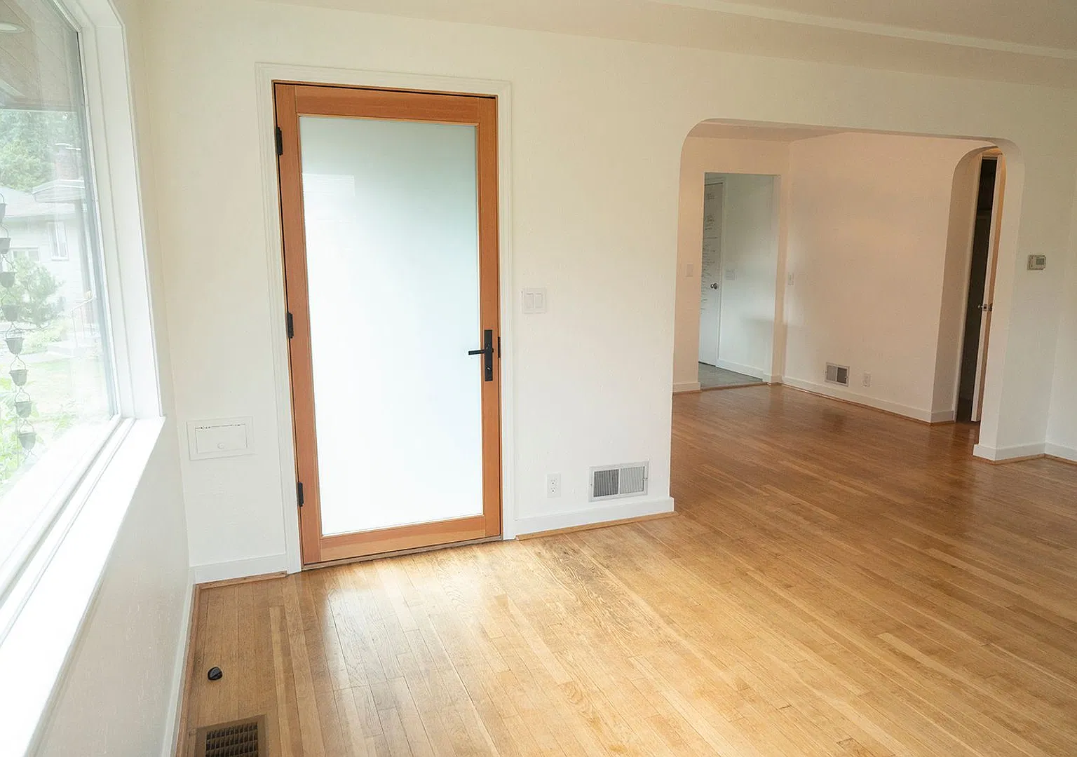 Nearly Perfect, Won't Last! 2 Bd/2ba In South Tabor! — Photo 3