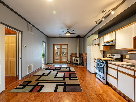 5th image of 466 Adkins St