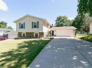7 Creekside Dr, Saint Peters, MO 63376