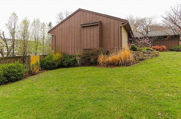 3rd image of 10060 Hemlock Dr