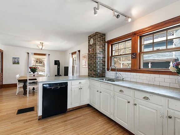 4th image of 119 Forest Street