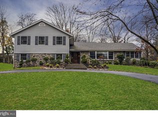 606 Radnor Valley Dr, Villanova, PA 19085