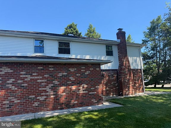3rd image of 123 Almatt Dr