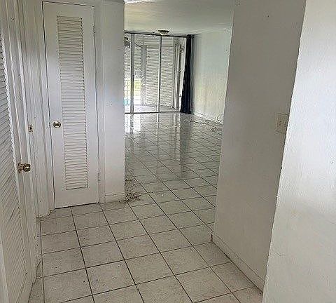 3rd image of 1701 NE 191st St APT 314