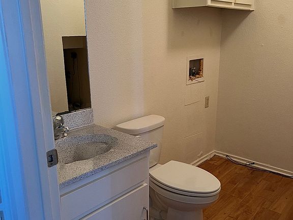 4th image of 2705 Meadow Park Dr #1