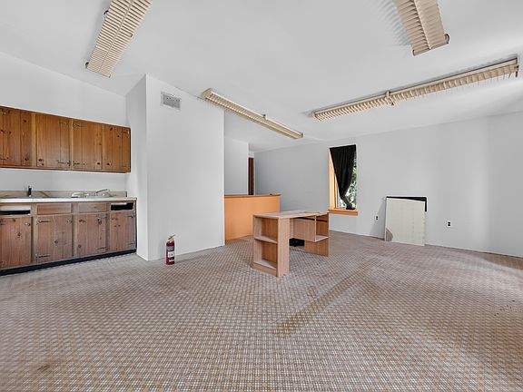32nd image of 1012 E Broadway St