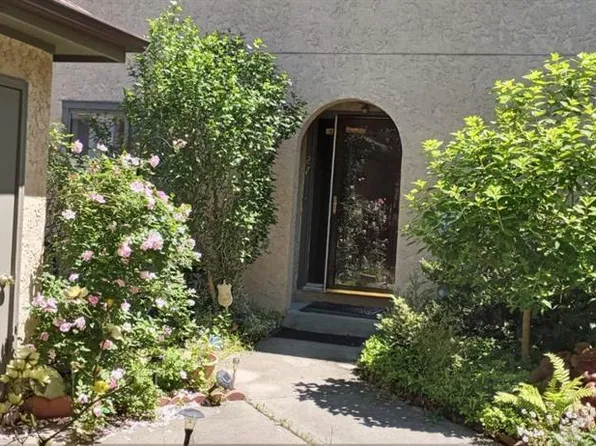 27 Ashford Dr, Plainsboro, NJ 08536