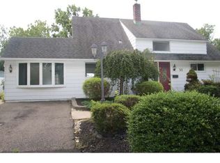 31 Everturn Ln, Levittown, PA 19054
