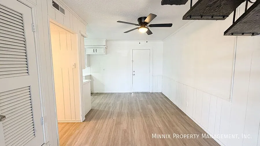 Lubbock 2 Bed / 1.5 Bath Rental | Close to 50th St Shopping & Dining | 2101 51st St #A5 — Photo 4