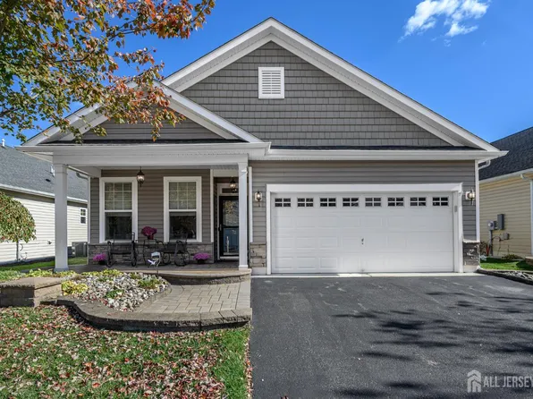 72 Kingston Dr, Jackson, NJ 08527