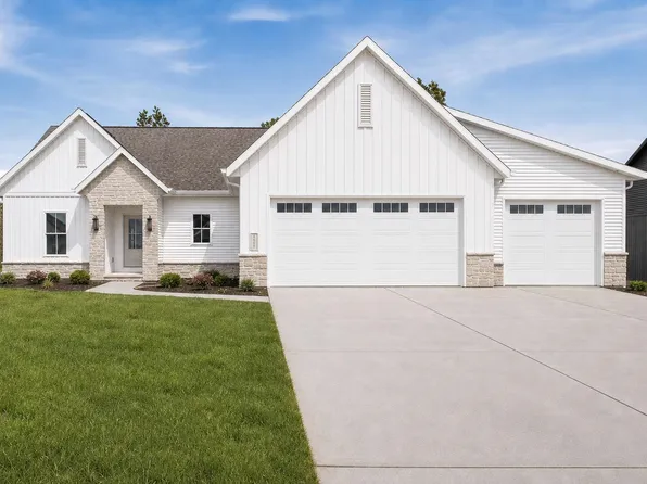 N8844 Galway Ln, Menasha, WI 54952