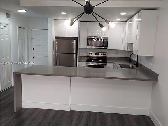 4th image of 6960 NW 186th St APT 2-526