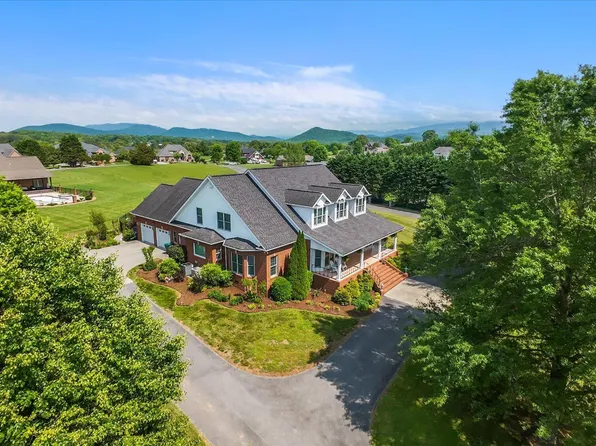 1729 Harrisburg Mill Rd, Sevierville, TN 37876