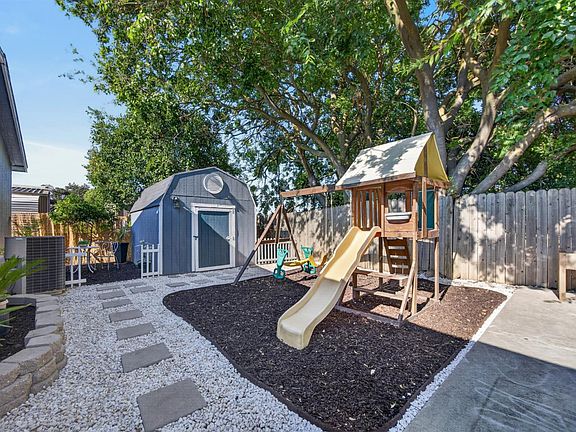 3rd image of 7781 La Fiesta Way