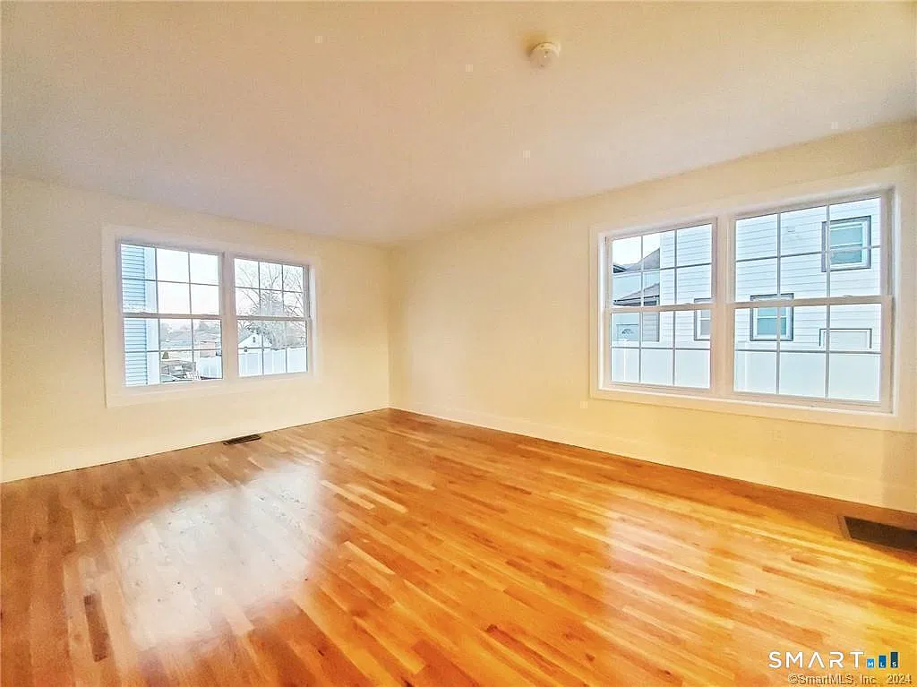 2 bed, 2.0 bath, 1350 sqft, $2,895 — Photo 2