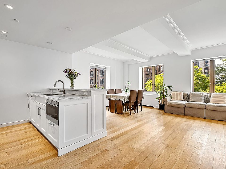 1st image of 225 E 19th St #503