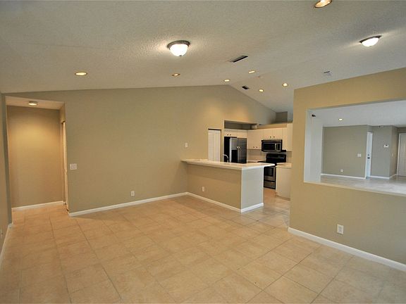 5th image of 702 San Remo Dr