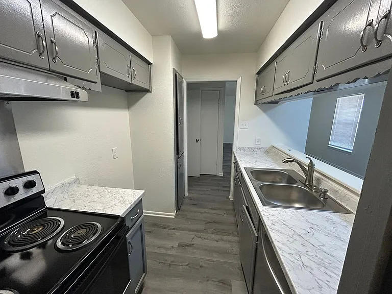 3601 Catalina Dr — Photo 7