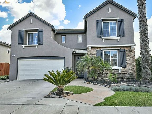 3rd image of 2224 Cambridge Dr