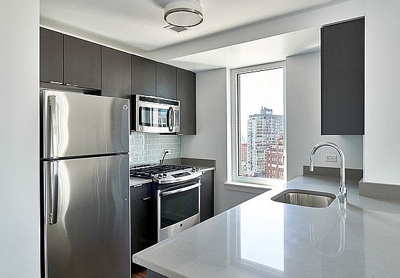 3rd image of 7 Dekalb Ave APT 14P