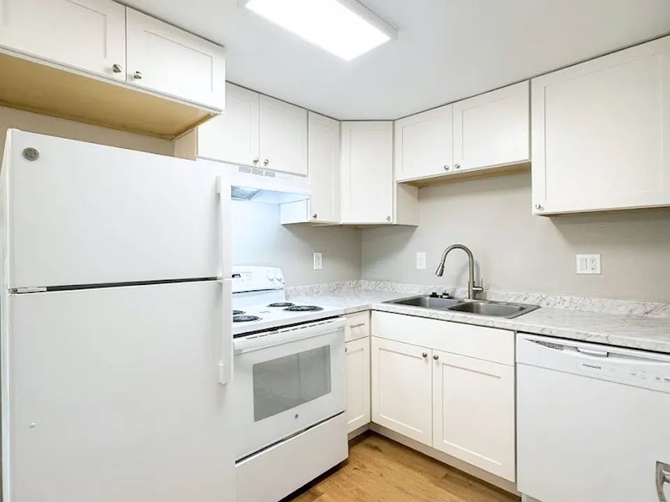 Newly Remodeled 2 Bed 1 & 1/2 bath Townhome