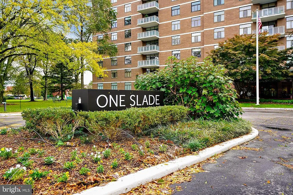 1 Slade Ave APT 405 photo 1