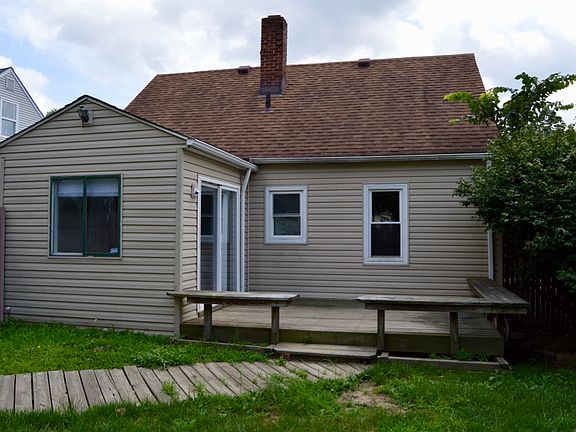 4th image of 827 Davies Ave