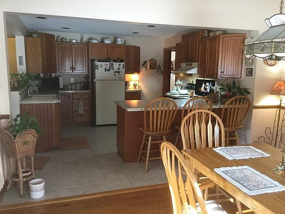 4th image of 32 Boynton Ave
