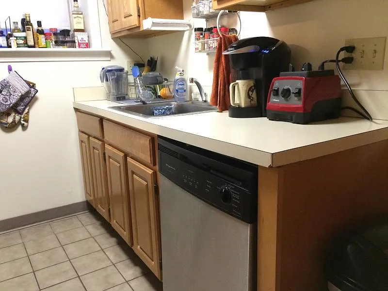 1 bed, 1.0 bath, 1051 sqft, $2,400 — Photo 3