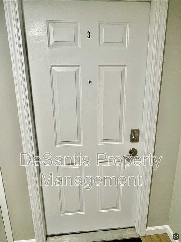 1 bed, 1.0 bath, 700 sqft, $775 — Photo 2