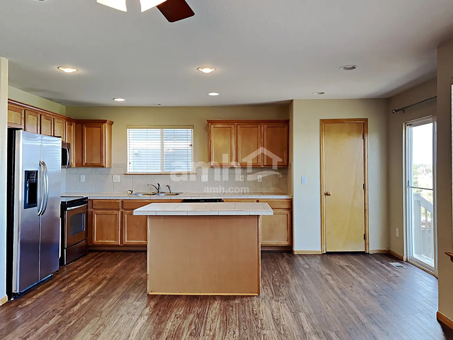 4 bed, 2.5 bath, 2543 sqft, $2,920 — Photo 3