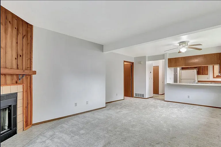 E 20th Ave — Photo 9