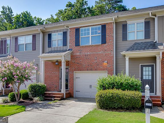 2nd image of 2725 Maple Park Pl