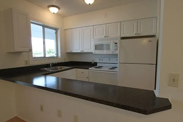 300 35th Ave N #F23 — Photo 1