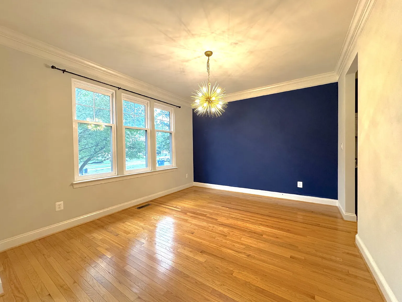 4 bed, 3.5 bath, 4076 sqft, $4,500 — Photo 4