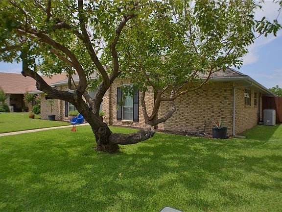3rd image of 2315 Statler Dr