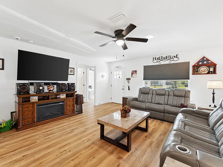 526 Camellia Ave — Photo 3
