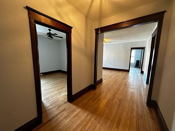2nd image of 905 W Franklin Ave APT 6