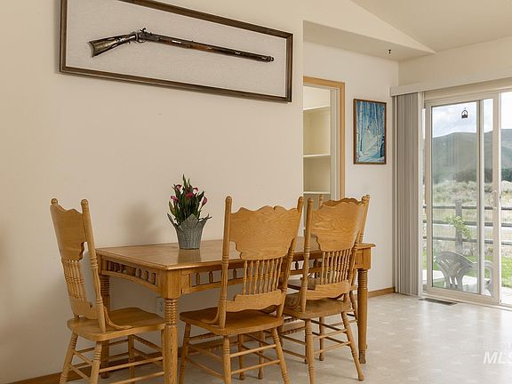4th image of 3261 Glenbrook Dr
